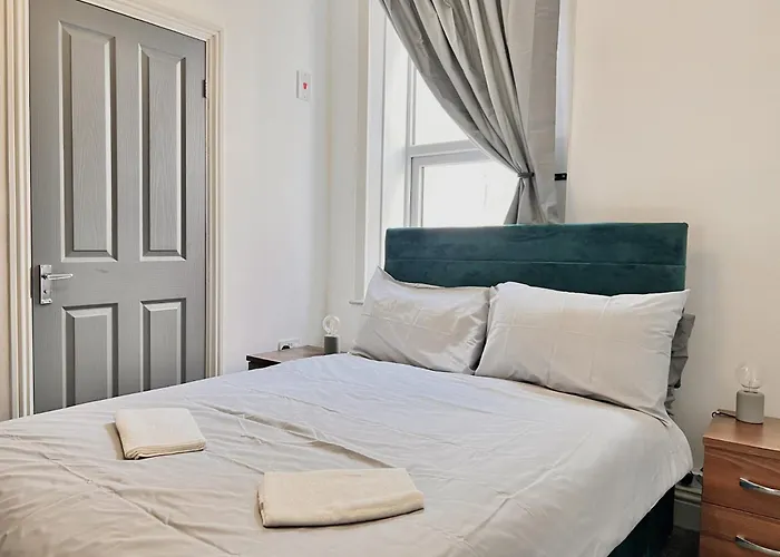 Cosy 1 Bedroom Apartment Next To Winter Gardens With Free On-Site Parking, Blackpool