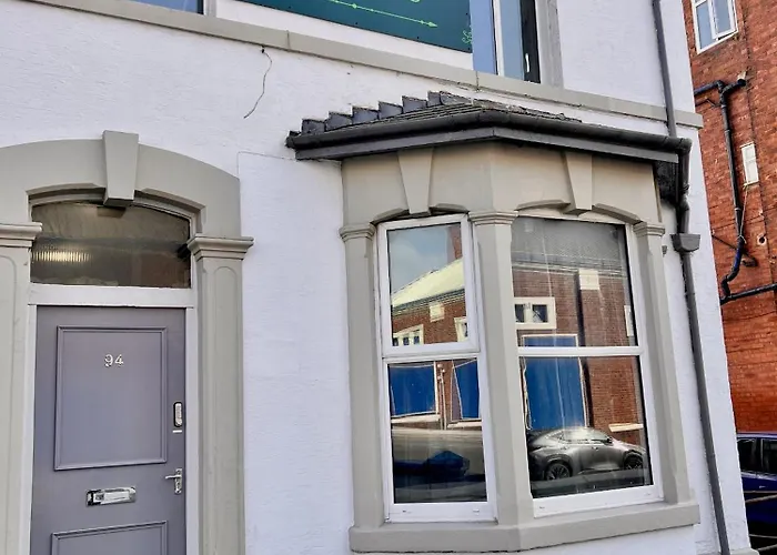Cosy 1 Bedroom Apartment Next To Winter Gardens With Free On-Site Parking, Blackpool